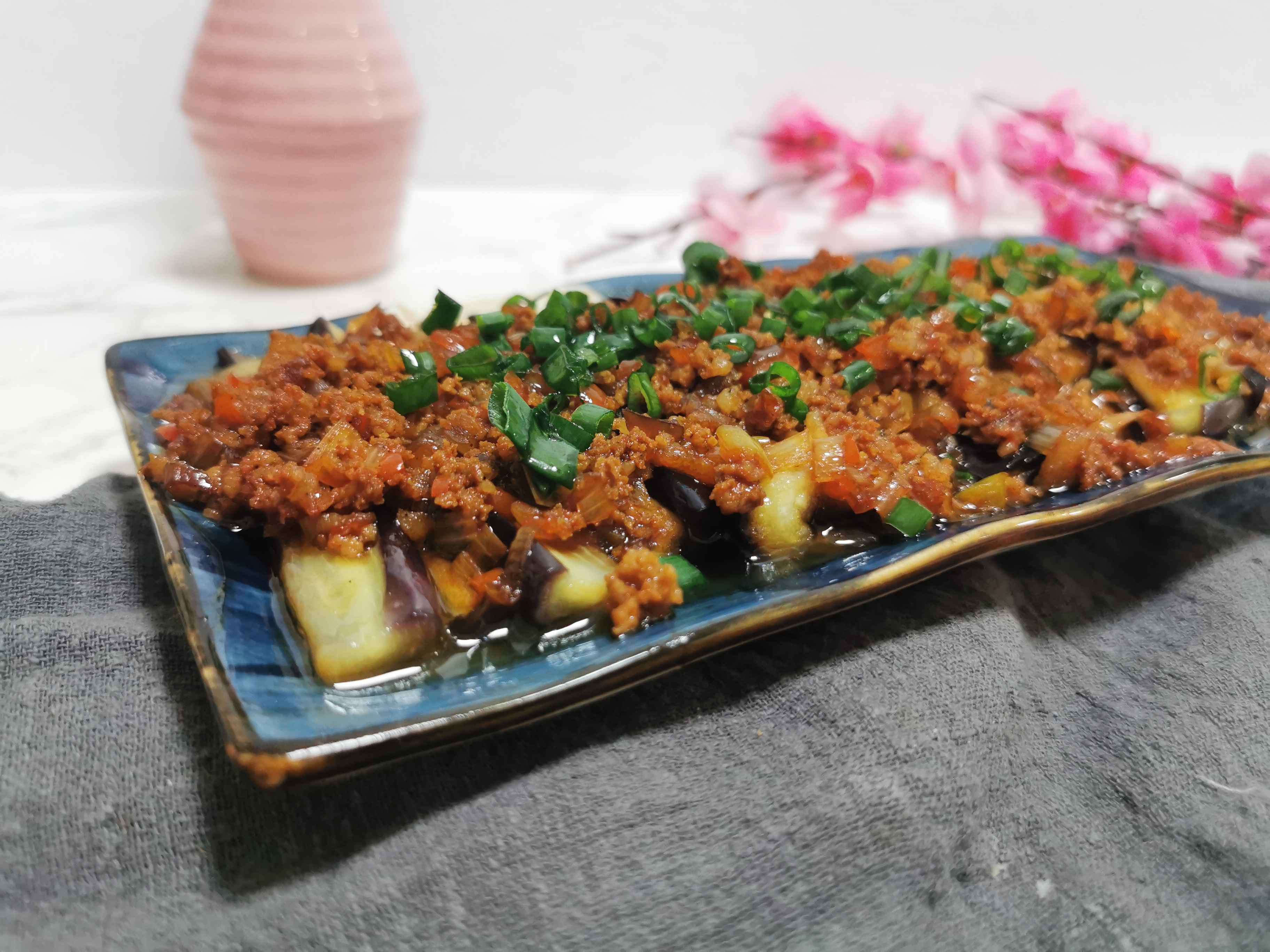 茄子不要油炸了，蒸著吃才更健康：肉沫蒸茄子的做法-咸鮮味蒸菜譜