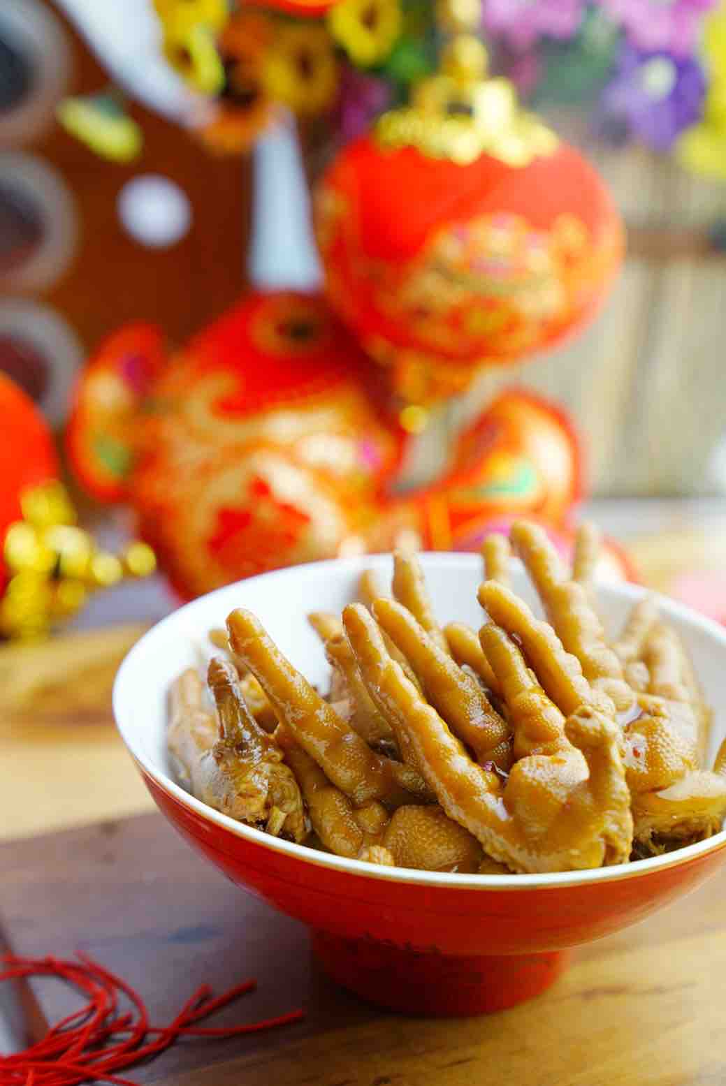 麻辣鹵雞爪,年菜里不可缺少的一道菜的做法-麻辣味鹵菜譜-易網健康養生網 麻辣鹵雞爪,年菜里不可缺少的一道菜的做法-麻辣味鹵菜譜