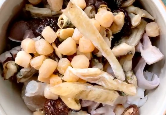 食材“八仙過海各顯神通”一壇鮮的不得了的做法-咸鮮味燉菜譜-易網(wǎng)健康養(yǎng)生網(wǎng) 食材“八仙過海各顯神通”一壇鮮的不得了的做法-咸鮮味燉菜譜