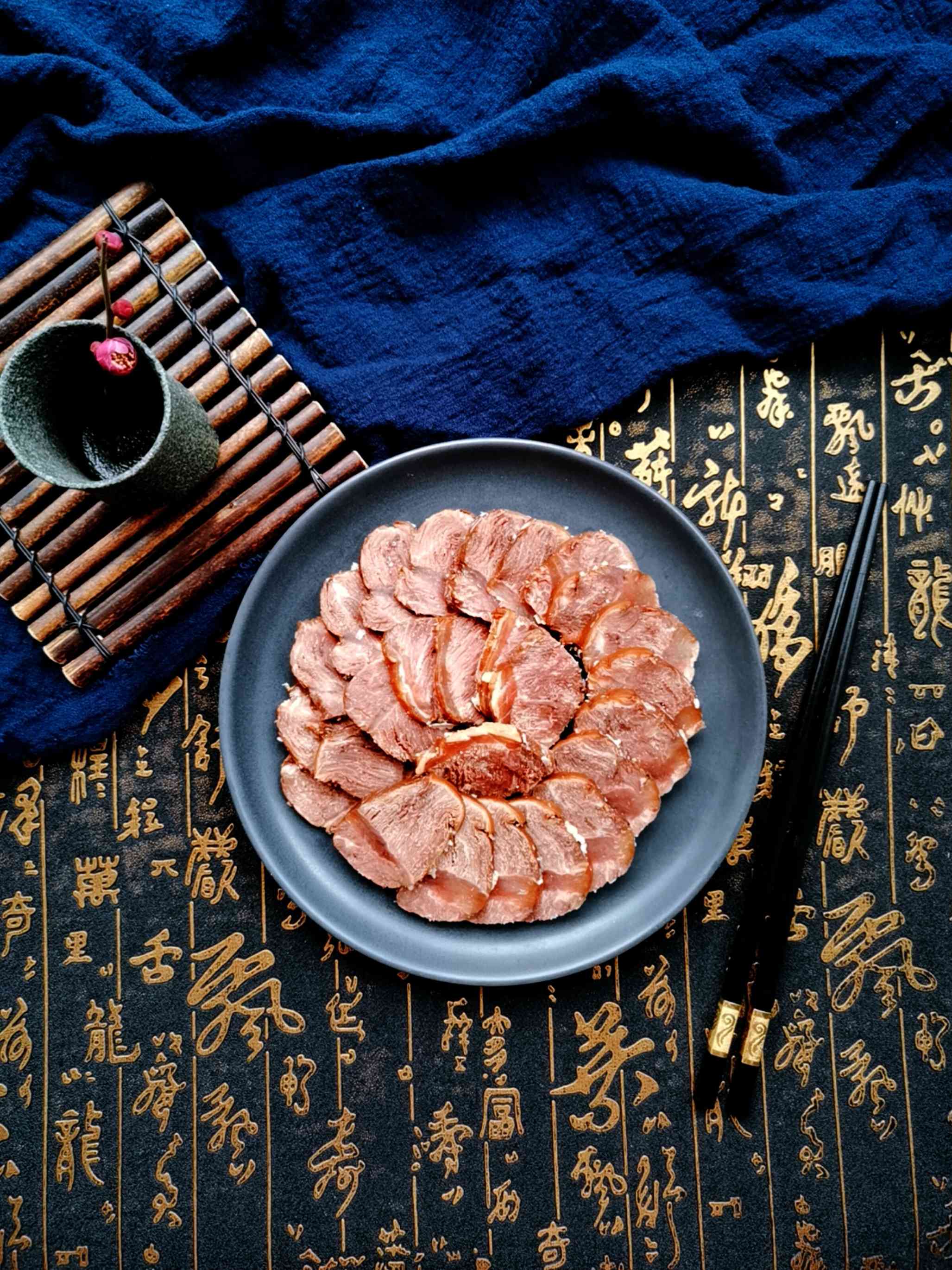 大口喝酒，大口吃肉，水滸醬牛肉客官嘗嘗看？的做法-咸鮮味醬菜譜