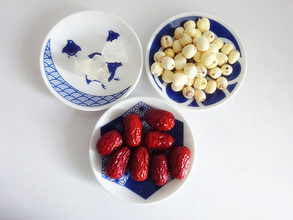 蓮子蒸紅棗的做法-甜味蒸菜譜-易網<a href=http://www.fnaogov.cn/ target=_blank class=infotextkey>健康養生</a>網 蓮子蒸紅棗的做法-甜味蒸菜譜