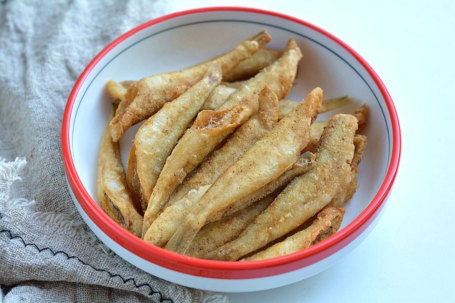 油炸沙丁魚的做法-咸鮮味炸菜譜-易網(wǎng)健康養(yǎng)生網(wǎng) 油炸沙丁魚的做法-咸鮮味炸菜譜