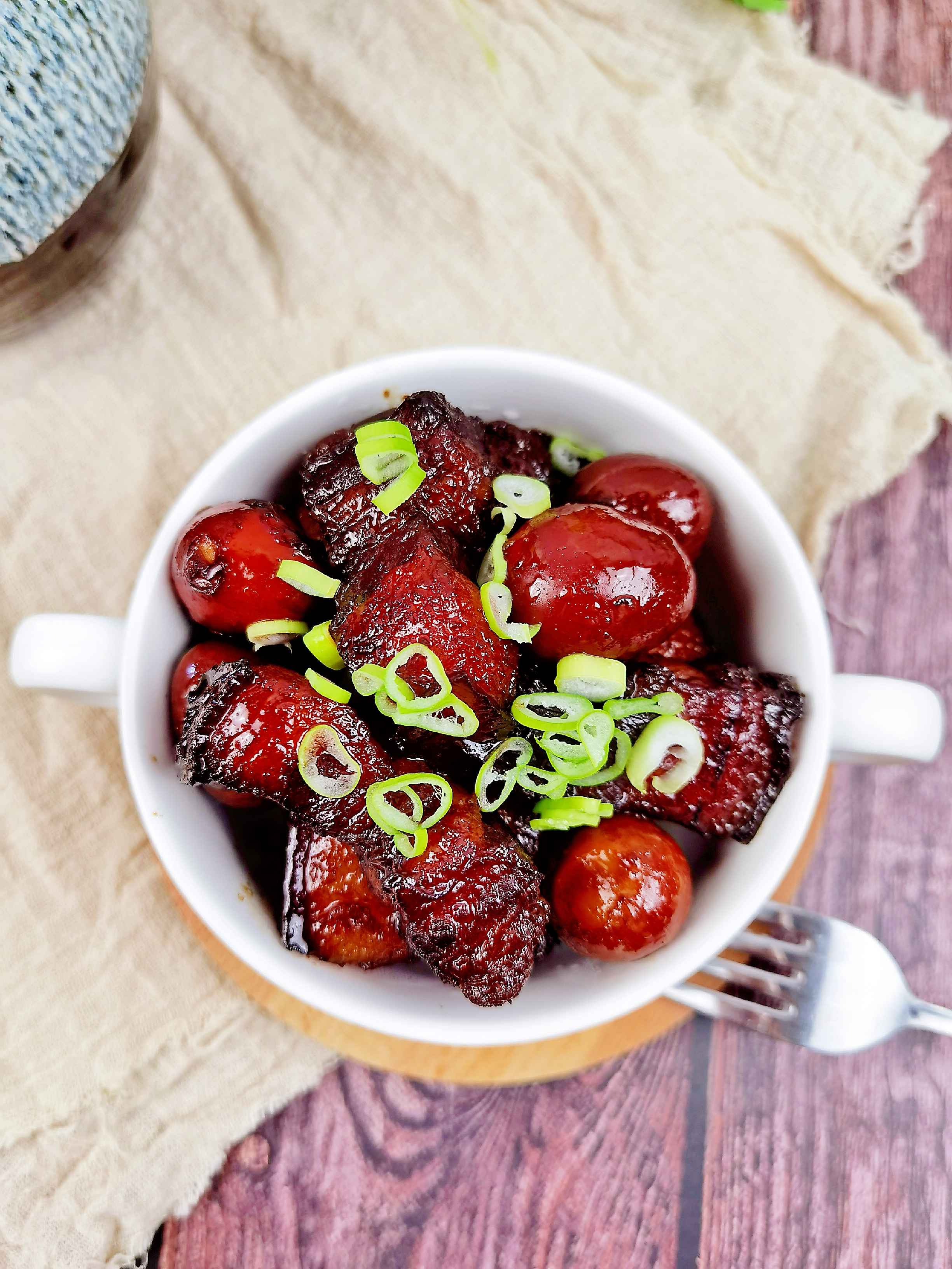 年夜飯“硬菜”-不加1滴水的紅燒肉，入口咂舌仰嘆天的做法-家常味燉菜譜