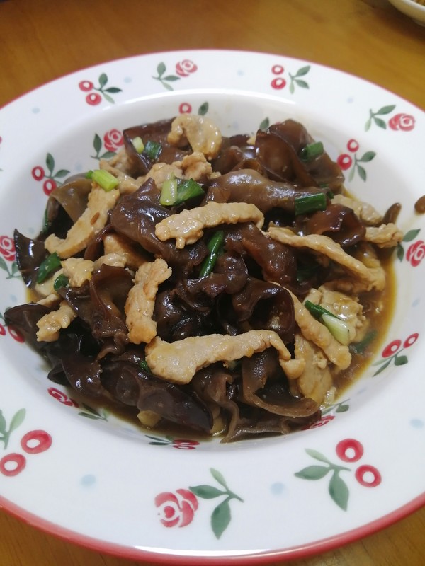 簡簡單單也不失美味~~木耳炒肉絲的做法-家常味炒菜譜