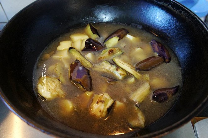 土豆燉茄子的做法-醬香味燉菜譜-易網(wǎng)健康養(yǎng)生網(wǎng) 土豆燉茄子的做法-醬香味燉菜譜