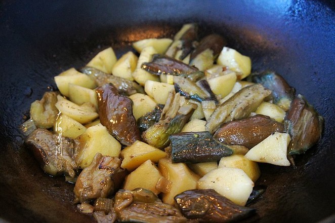 土豆燉茄子的做法-醬香味燉菜譜-易網(wǎng)健康養(yǎng)生網(wǎng) 土豆燉茄子的做法-醬香味燉菜譜