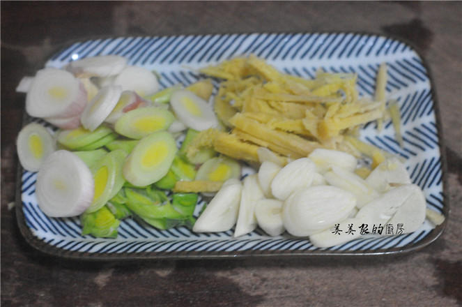 偷學(xué)酒店大廚的土豆燒牛腩，果然牛！3天做了2次，孩子還嫌不夠！的做法-咸鮮味燒菜譜