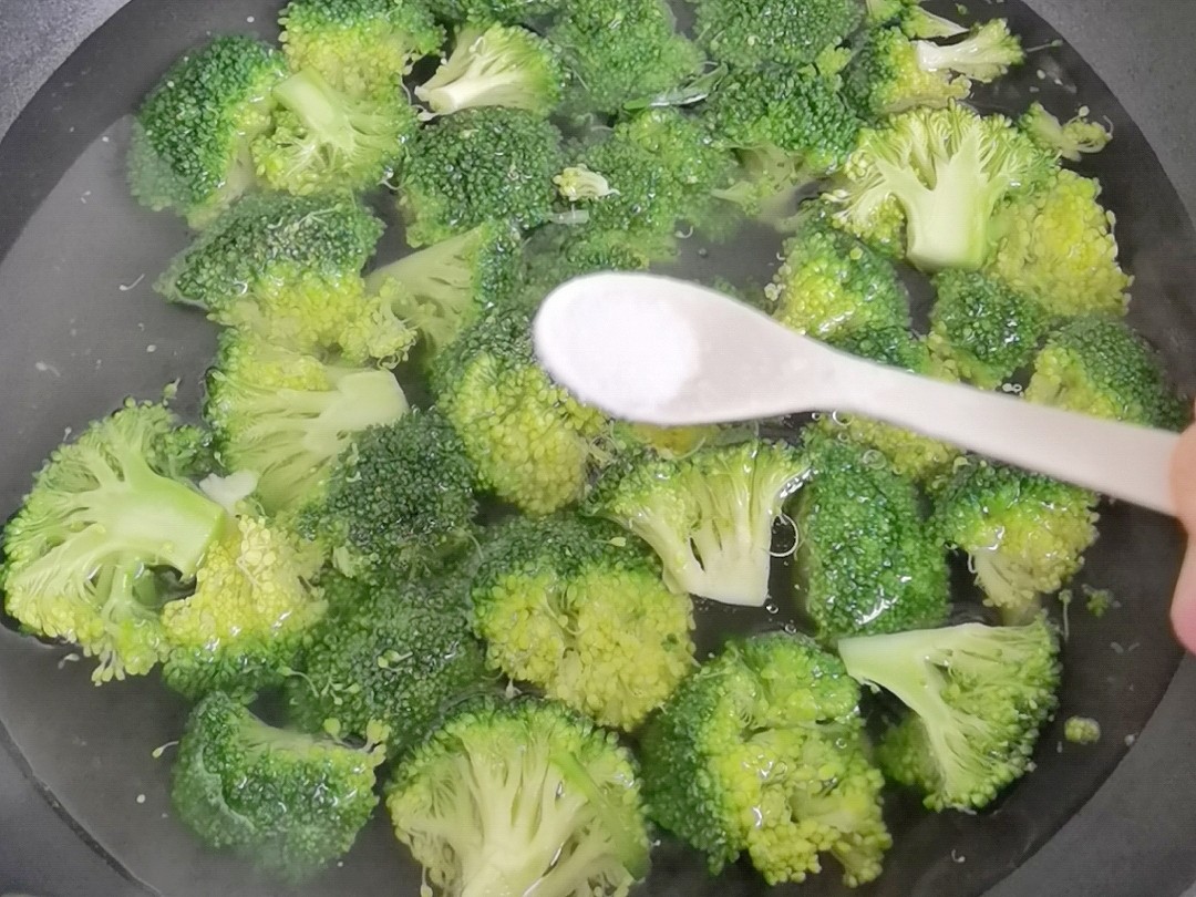年夜飯素菜也出彩-素炒三色,生活多姿又多彩的做法-咸鮮味炒菜譜-易網健康養生網 年夜飯素菜也出彩-素炒三色,生活多姿又多彩的做法-咸鮮味炒菜譜