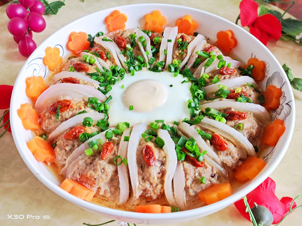 花開(kāi)富貴（蘿卜蒸肉）的做法-咸鮮味蒸菜譜
