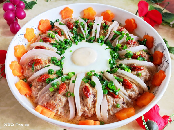 花開(kāi)富貴（蘿卜蒸肉）的做法-咸鮮味蒸菜譜