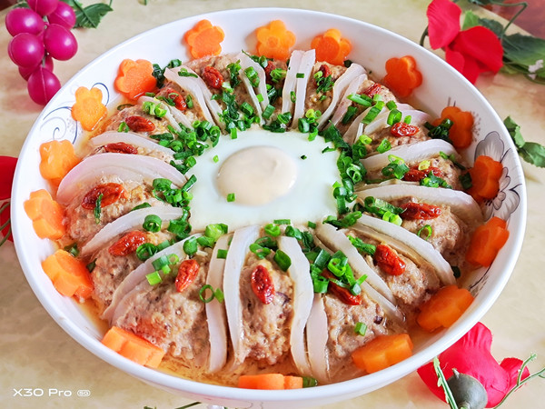 花開(kāi)富貴（蘿卜蒸肉）的做法-咸鮮味蒸菜譜