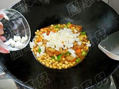 黃豆蛋白紅燒肉的做法-家常味燒菜譜