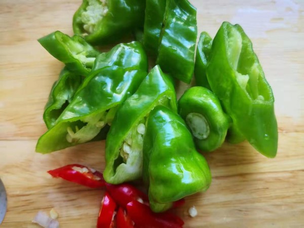 干鍋茶樹(shù)菇的做法-家常味炒菜譜