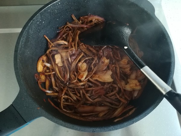 干鍋茶樹(shù)菇的做法-家常味炒菜譜