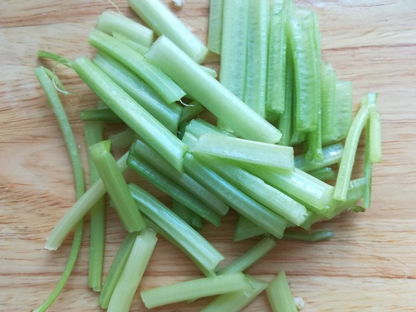 干鍋茶樹(shù)菇的做法-家常味炒菜譜