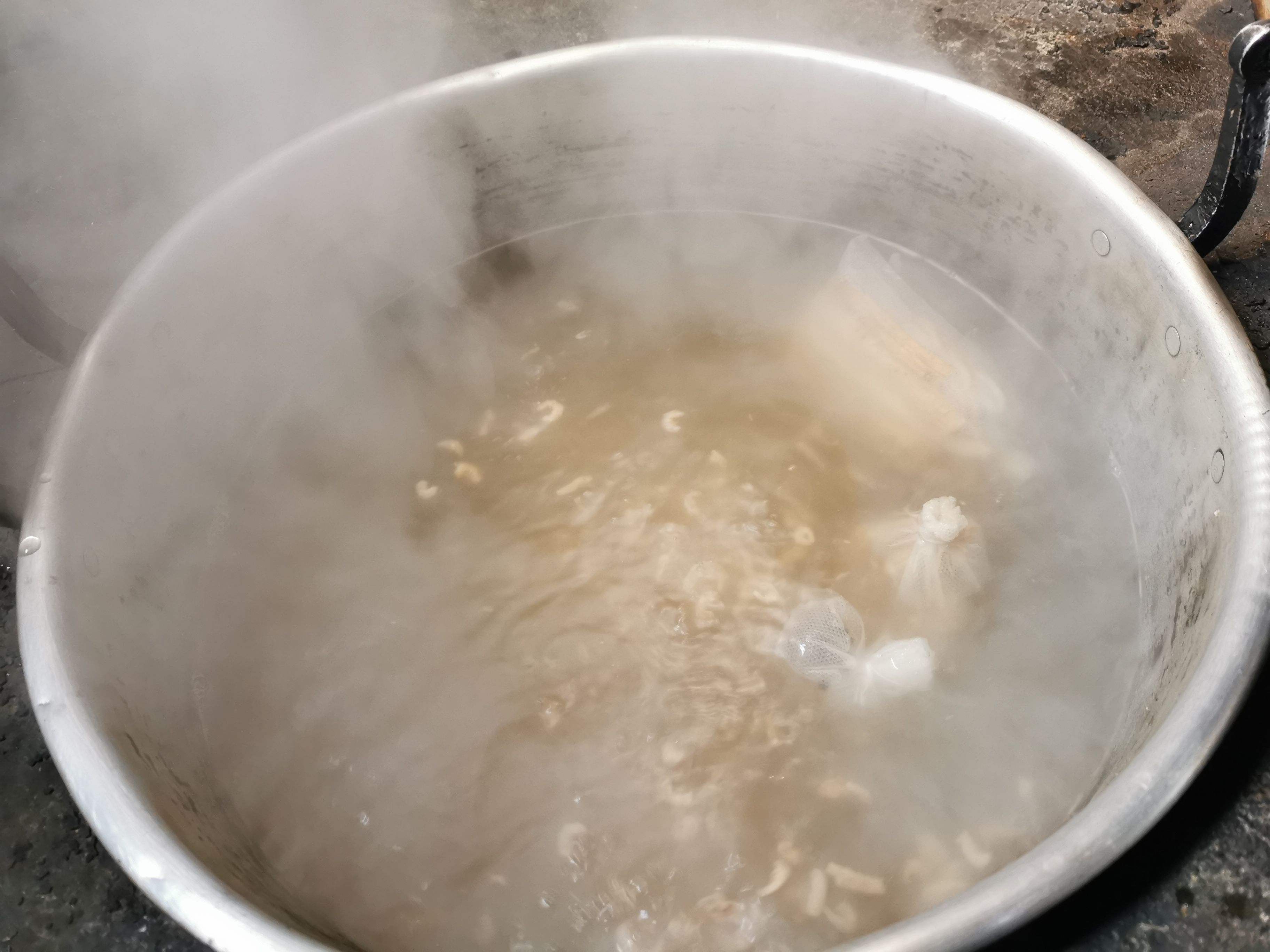 豬肚雞煲(鳳投胎版)的做法-咸鮮味煲菜譜-易網<a href=http://www.fnaogov.cn/ target=_blank class=infotextkey>健康養生</a>網 豬肚雞煲(鳳投胎版)的做法-咸鮮味煲菜譜