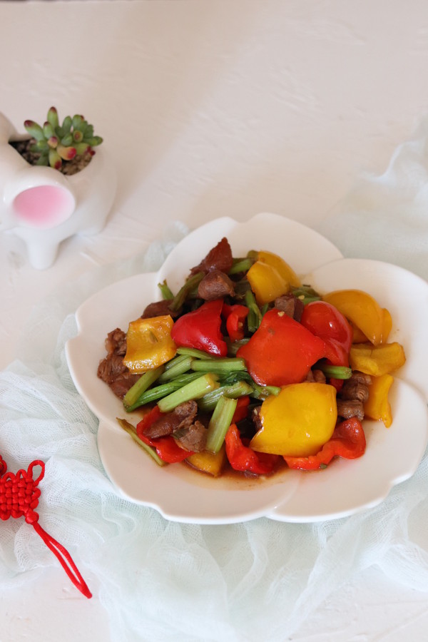 彩椒炒肉的做法-家常味炒菜譜-易網健康養生網 彩椒炒肉的做法-家常味炒菜譜