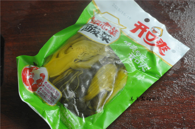 魚的做法這么多,我獨愛酸菜魚,湯鮮肉嫩,比水煮魚片更營養!的做法-酸辣味煮菜譜-易網<a href=http://www.fnaogov.cn/ target=_blank class=infotextkey>健康養生</a>網 魚的做法這么多,我獨愛酸菜魚,湯鮮肉嫩,比水煮魚片更營養!的做法-酸辣味煮菜譜