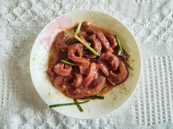 紅紅火火青紅椒小炒牛肉的做法-咸鮮味炒菜譜-易網健康養(yǎng)生網 紅紅火火青紅椒小炒牛肉的做法-咸鮮味炒菜譜