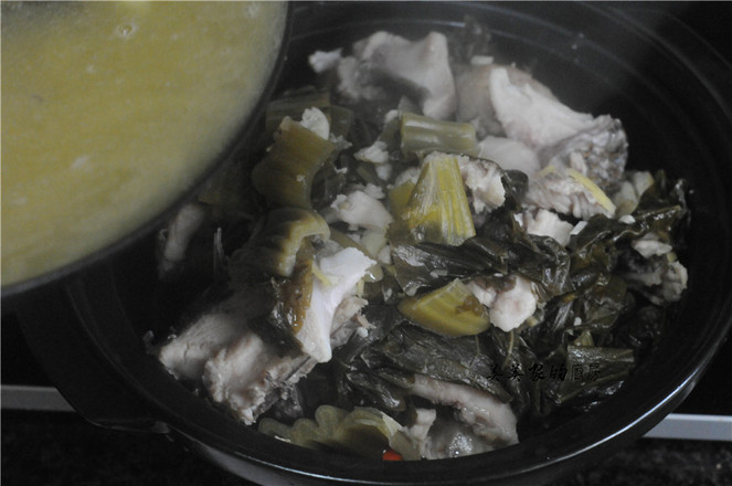 魚的做法這么多,我獨愛酸菜魚,湯鮮肉嫩,比水煮魚片更營養!的做法-酸辣味煮菜譜-易網健康養生網 魚的做法這么多,我獨愛酸菜魚,湯鮮肉嫩,比水煮魚片更營養!的做法-酸辣味煮菜譜