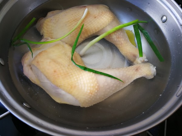 白切雞放點它，清香不油膩，肉質嫩滑好吃，方法很簡單的做法-家常味煮菜譜