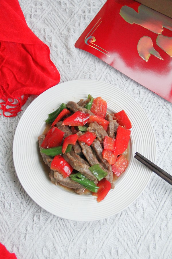 紅紅火火青紅椒小炒牛肉的做法-咸鮮味炒菜譜-易網健康養(yǎng)生網 紅紅火火青紅椒小炒牛肉的做法-咸鮮味炒菜譜