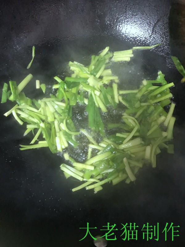 韭菜炒魷魚花的做法-咸鮮味炒菜譜-易網(wǎng)健康養(yǎng)生網(wǎng) 韭菜炒魷魚花的做法-咸鮮味炒菜譜