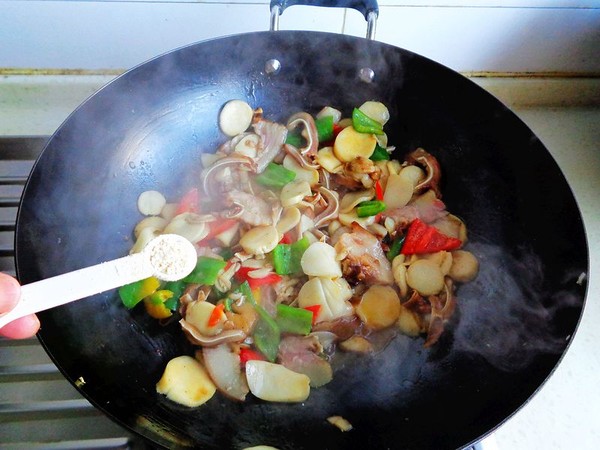 杏鮑菇炒豬耳朵的做法-家常味炒菜譜-易網(wǎng)健康養(yǎng)生網(wǎng) 杏鮑菇炒豬耳朵的做法-家常味炒菜譜