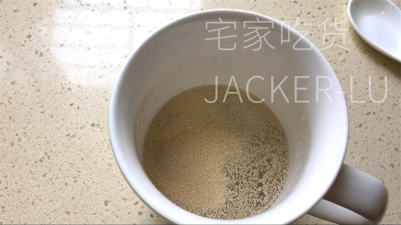 家常韭菜盒子的做法-咸鮮味煎菜譜-易網<a href=http://www.fnaogov.cn/ target=_blank class=infotextkey>健康養生</a>網 家常韭菜盒子的做法-咸鮮味煎菜譜