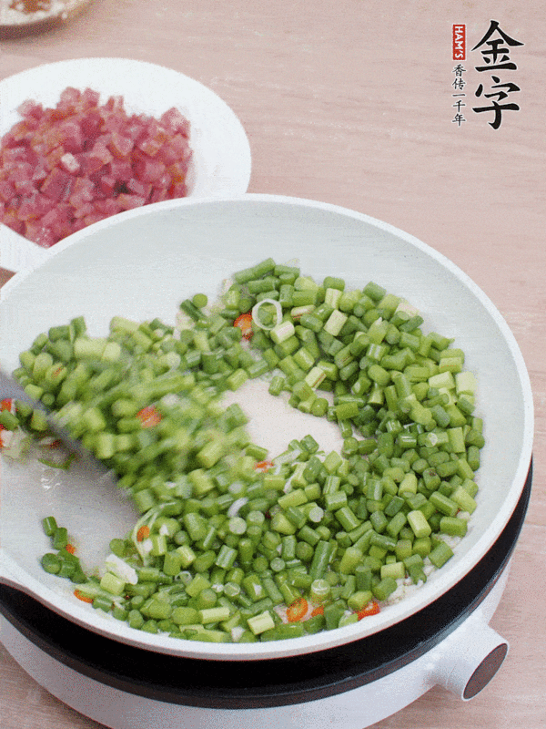 香腸小炒蒜苔的做法-香辣味炒菜譜