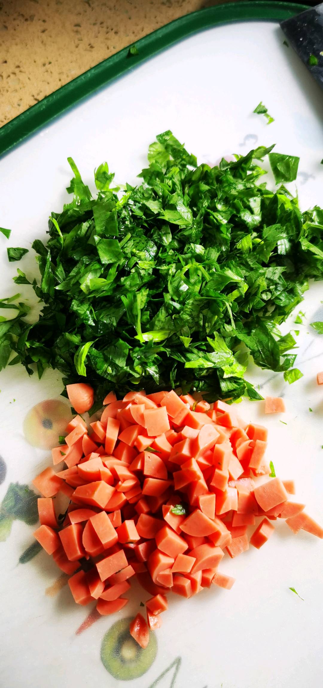 芹菜葉蛋餅的做法-五香味煎菜譜-易網<a href=http://www.fnaogov.cn/ target=_blank class=infotextkey>健康養生</a>網 芹菜葉蛋餅的做法-五香味煎菜譜