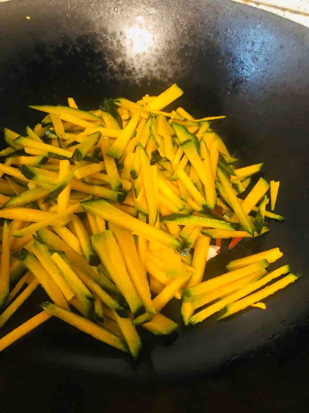 南瓜炒肉絲的做法-家常味炒菜譜-易網健康養生網 南瓜炒肉絲的做法-家常味炒菜譜