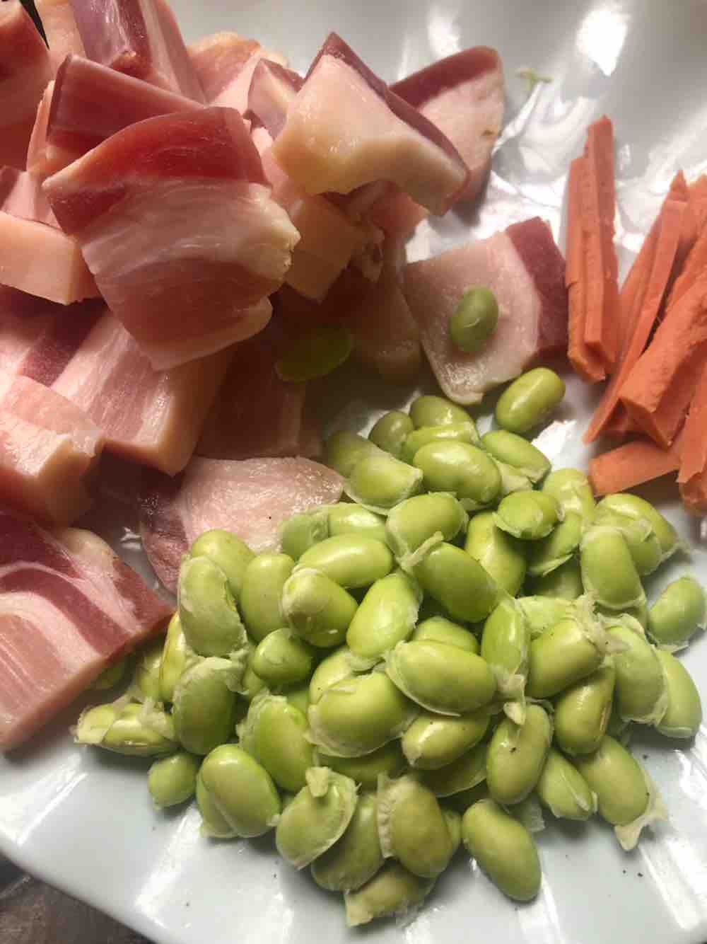 咸肉黃鱔的做法-咸鮮味煮菜譜-易網<a href=http://www.fnaogov.cn/ target=_blank class=infotextkey>健康養生</a>網 咸肉黃鱔的做法-咸鮮味煮菜譜