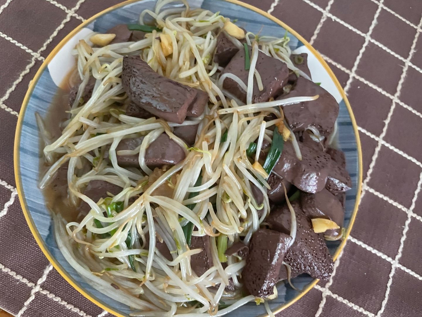 炒豬血的做法-咸鮮味炒菜譜-易網(wǎng)健康養(yǎng)生網(wǎng) 炒豬血的做法-咸鮮味炒菜譜