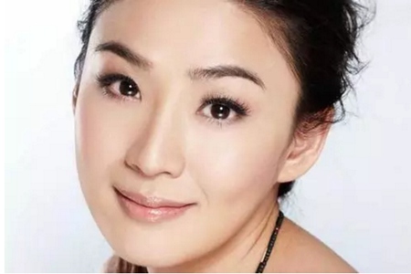 女生臉上愛(ài)出油怎么辦，三個(gè)方法為打造清爽肌膚