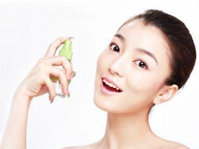 防曬噴霧和防曬霜哪個(gè)效果好？?jī)烧哂惺裁磪^(qū)別？