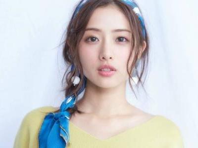 網絡語卡粉是什么意思？女生化妝總是卡粉的四大原因