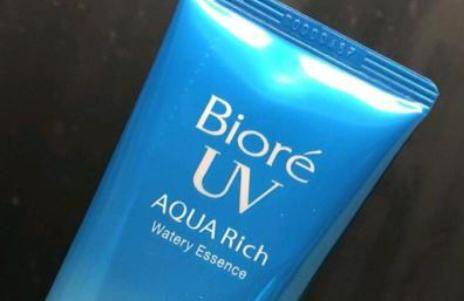 適合學生黨用的性價比高的防曬霜推薦 三款親測用到空瓶-易網(wǎng)<a href=http://www.fnaogov.cn/ target=_blank class=infotextkey>健康養(yǎng)生</a>網(wǎng) 適合學生黨用的性價比高的防曬霜推薦 三款親測用到空瓶