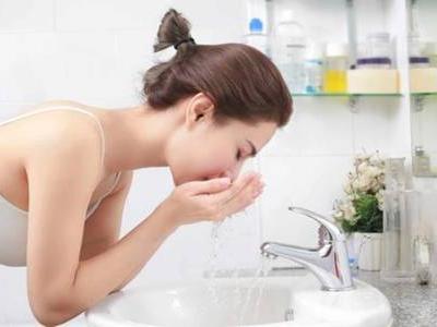 臉上長痘痘如何消除用什么藥 這3個(gè)最簡單的祛痘方法要記住