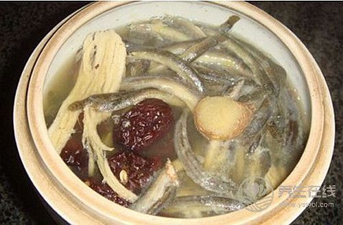 早秋皮膚養(yǎng)血潤燥喝泥鰍紅棗湯