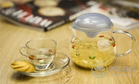 秋燥潤肺養(yǎng)生試試四款養(yǎng)生茶