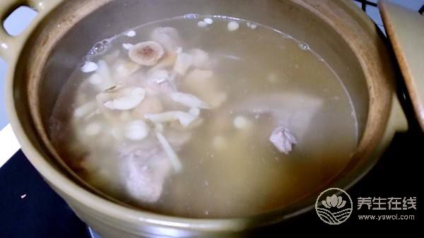 夏季潤肺止咳 推薦幾款無花果食譜-易網健康<a href=http://www.fnaogov.cn/jkys/ target=_blank class=infotextkey>養生</a>網 夏季潤肺止咳 推薦幾款無花果食譜