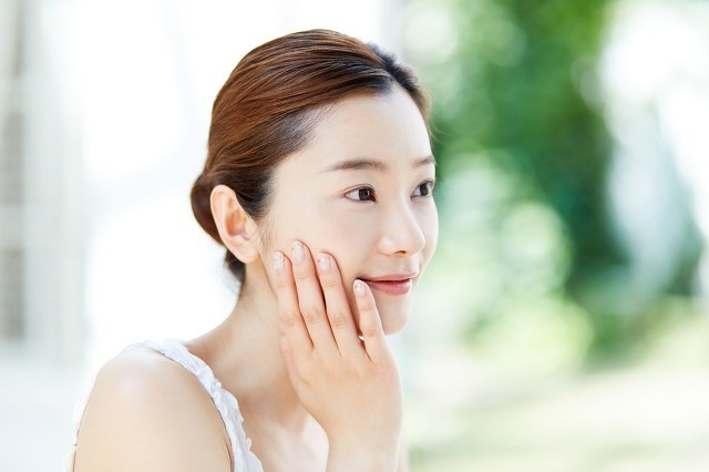 夏天防曬必不可少 你為什么看起來這么老?-易網(wǎng)<a href=http://www.fnaogov.cn/ target=_blank class=infotextkey>健康養(yǎng)生</a>網(wǎng) 夏天防曬必不可少 你為什么看起來這么老?