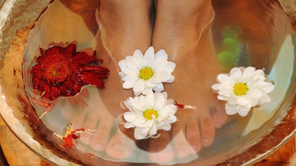 夏天什么時候泡腳最好 夏天泡腳泡多久最好-易網(wǎng)健康<a href=http://www.fnaogov.cn/jkys/ target=_blank class=infotextkey>養(yǎng)生</a>網(wǎng) 夏天什么時候泡腳最好 夏天泡腳泡多久最好