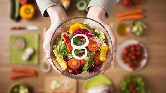 冬季吃什么美白?水果蔬菜、食療食譜-易網(wǎng)<a href=http://www.fnaogov.cn/ target=_blank class=infotextkey>健康養(yǎng)生</a>網(wǎng) 冬季吃什么美白?水果蔬菜、食療食譜