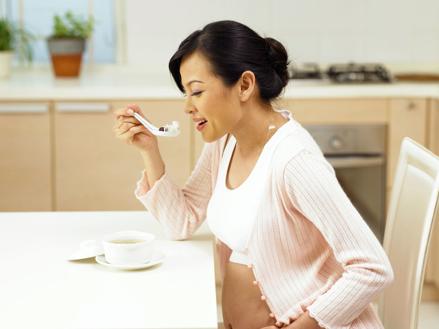 孕婦吃玉米須的功效與作用及禁忌，為了腹中胎兒，飲食也不能太過(guò)肆意妄為
