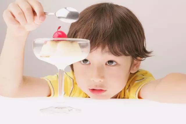 近視的孩子為什么越來越多？千萬別吃這個(gè)！