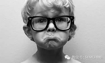 9個小細節說明孩子可能已近視！