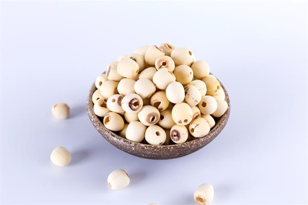 蓮子心的功效與作用 蓮子肉的作用-易網(wǎng)健康<a href=http://www.fnaogov.cn/jkys/ target=_blank class=infotextkey>養(yǎng)生</a>網(wǎng) 蓮子心的功效與作用 蓮子肉的作用