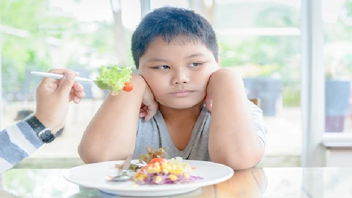 中醫按摩助長的原理是什么？寶寶長高少不了三類食品